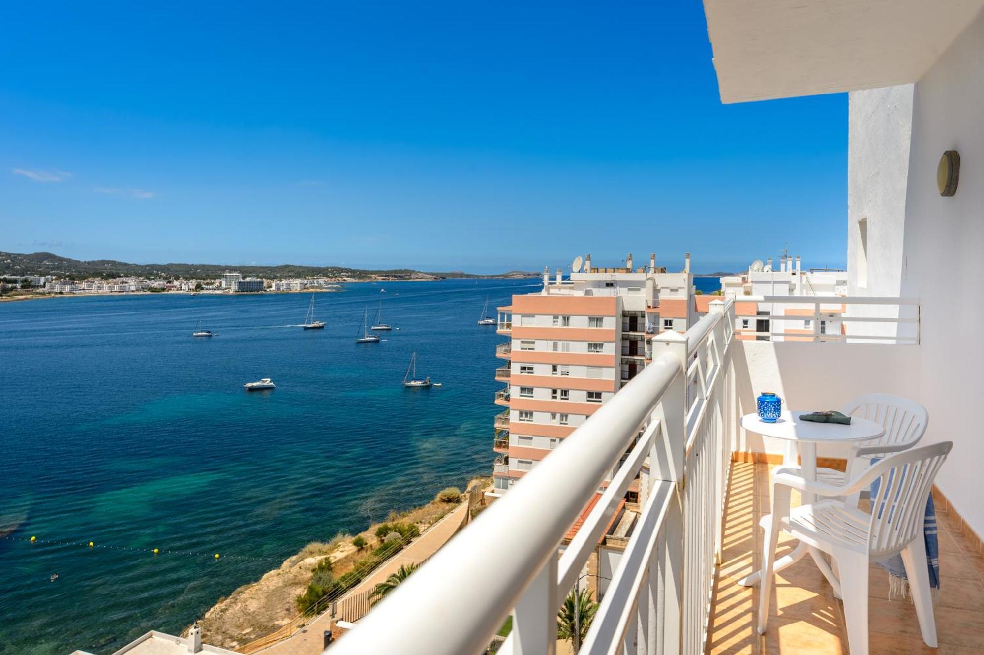 Aparthotel Vibra Sanan - Adults Only San Antonio  Bagian luar foto