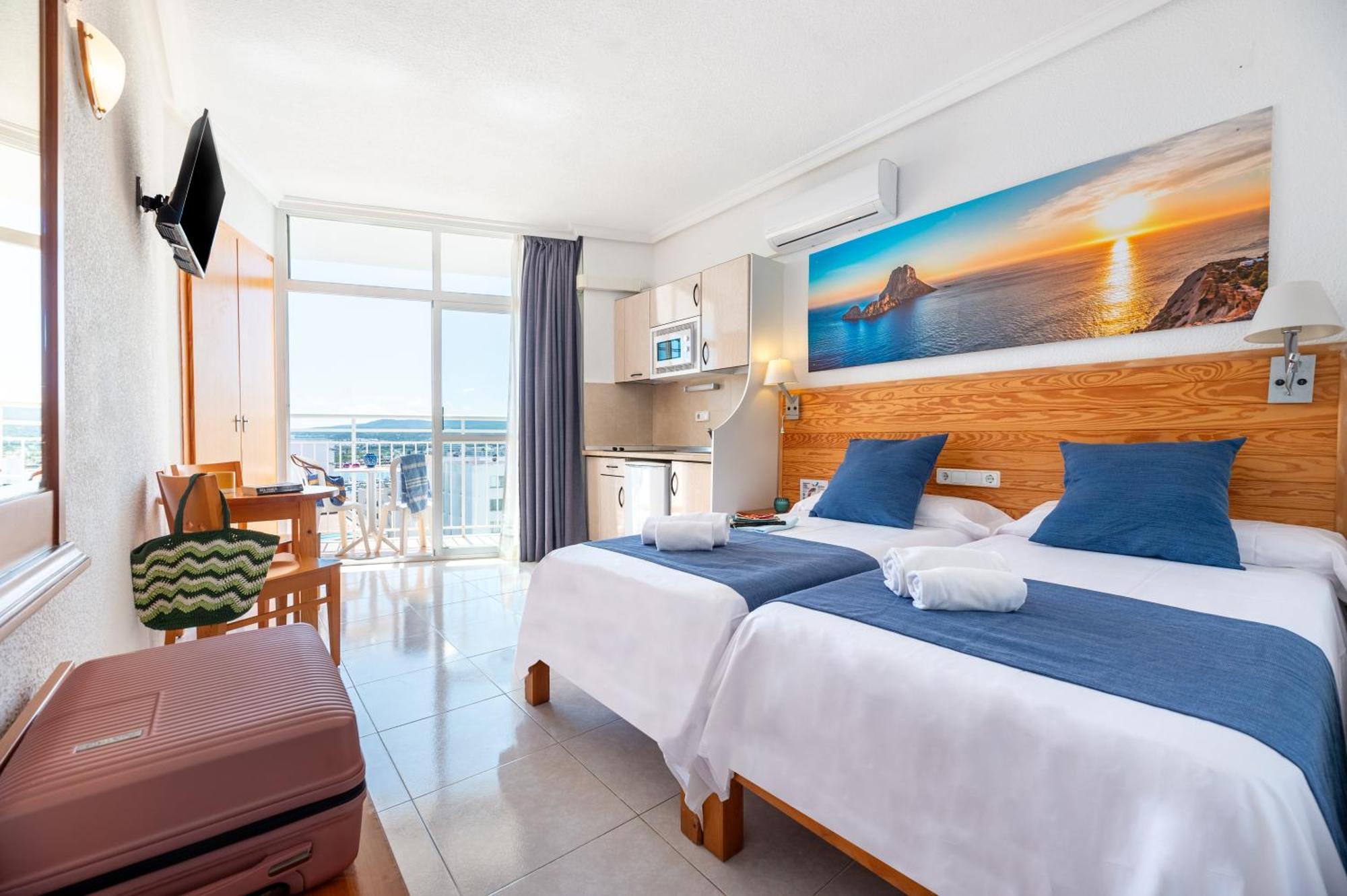 Aparthotel Vibra Sanan - Adults Only San Antonio  Bagian luar foto