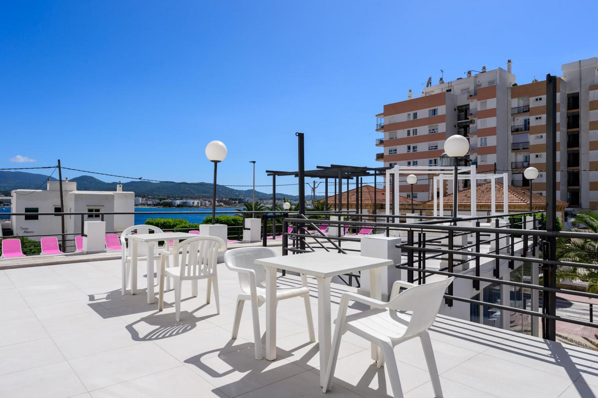 Aparthotel Vibra Sanan - Adults Only San Antonio  Bagian luar foto