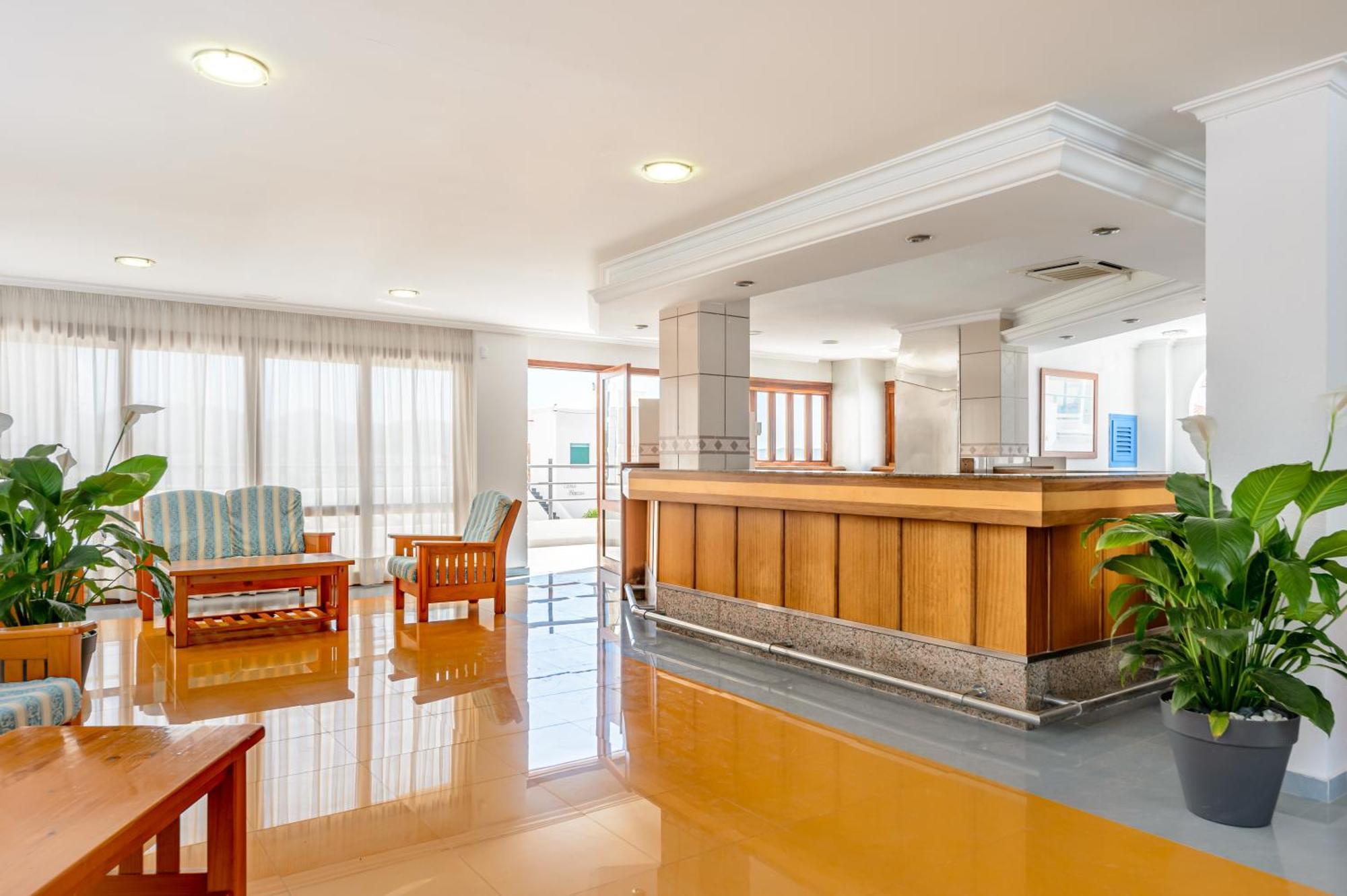 Aparthotel Vibra Sanan - Adults Only San Antonio  Bagian luar foto