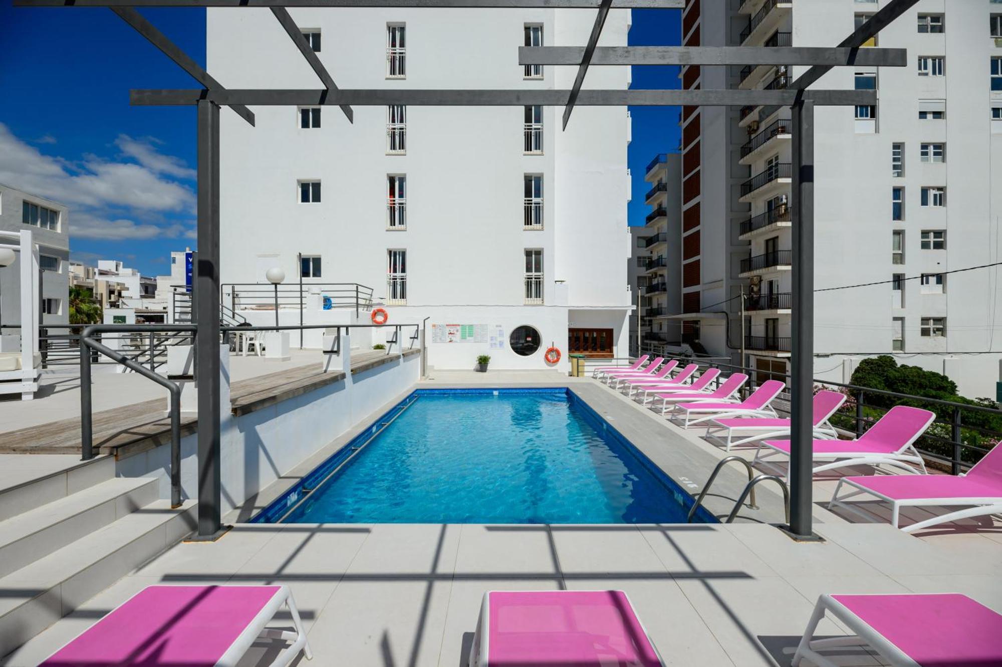 Aparthotel Vibra Sanan - Adults Only San Antonio  Bagian luar foto
